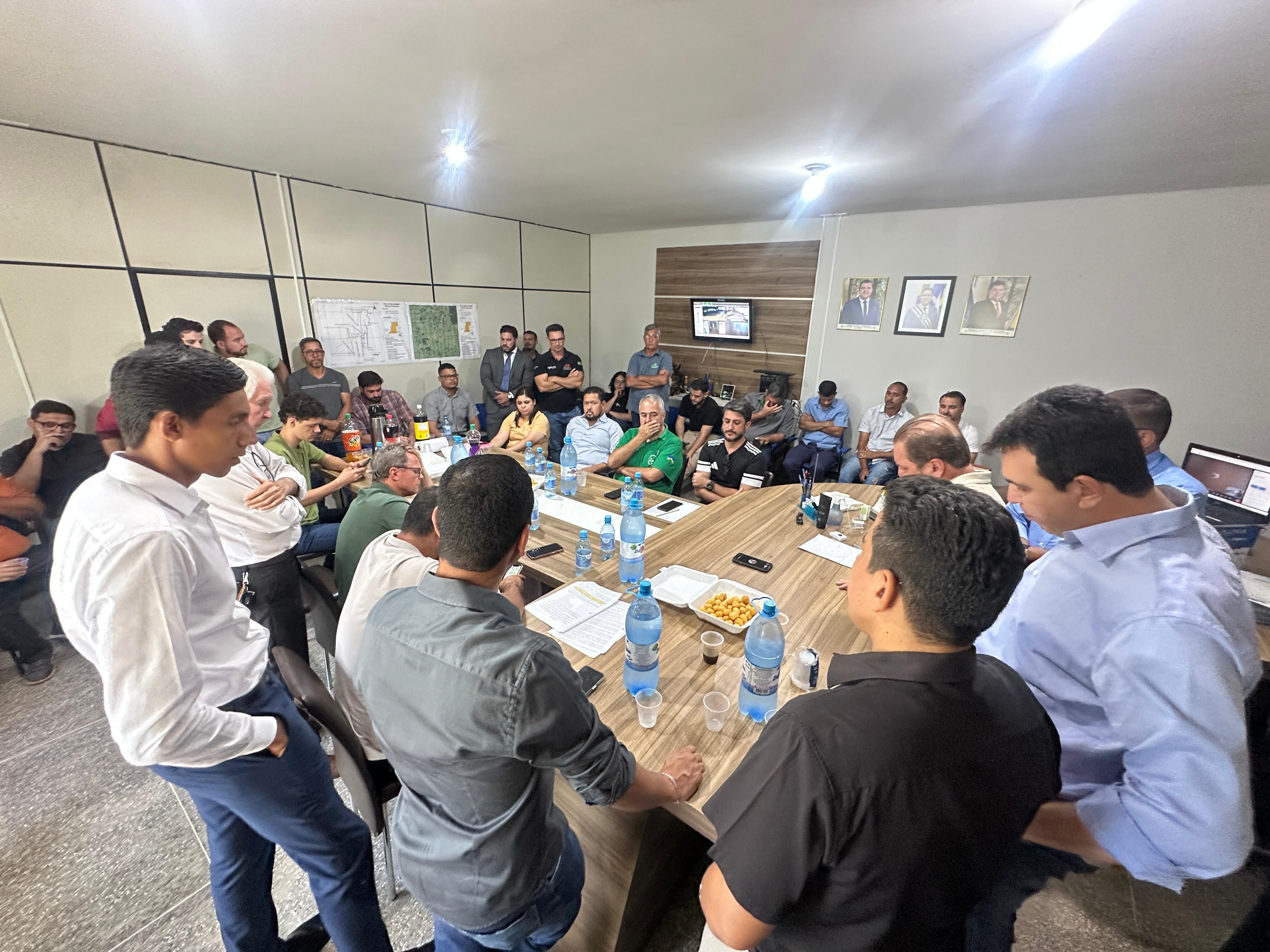 ENTRAVES DO IBAMA E A SEDAM - FACER participa de reunião com representantes do setor madeireiro que buscam apoio em Rondônia